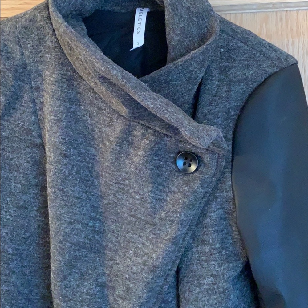 Fabletics jacket. - Picture 3 of 3